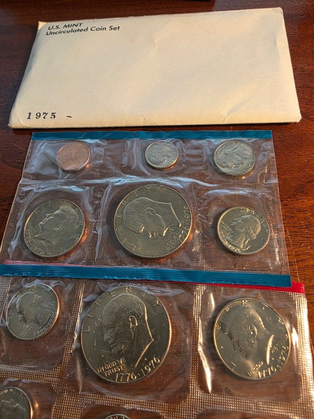 1975 UNITED STATES MINT UNCIRCULATED SET OF COINS